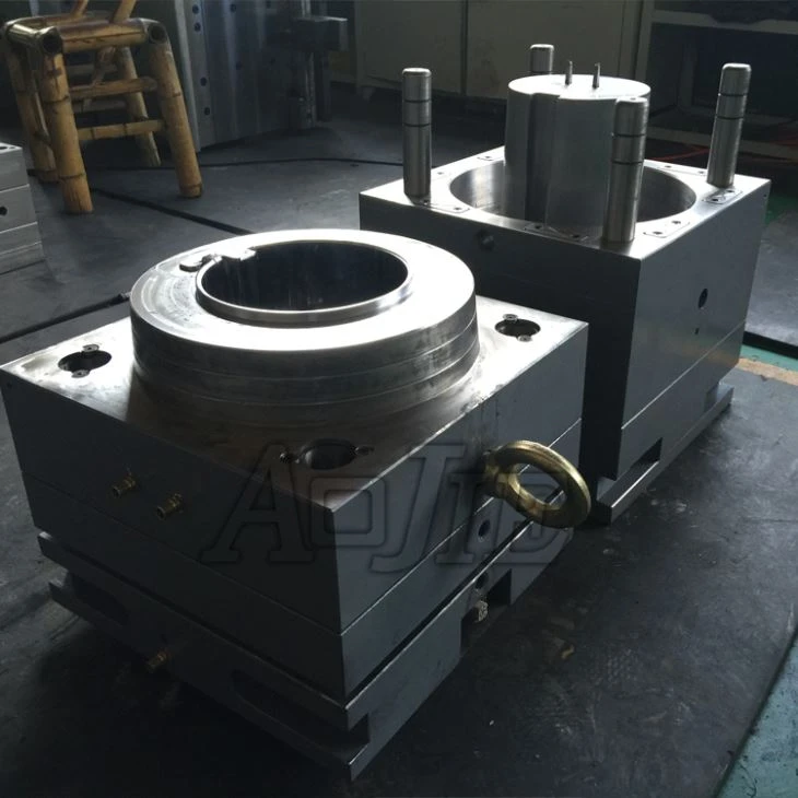 Plastic injection mould